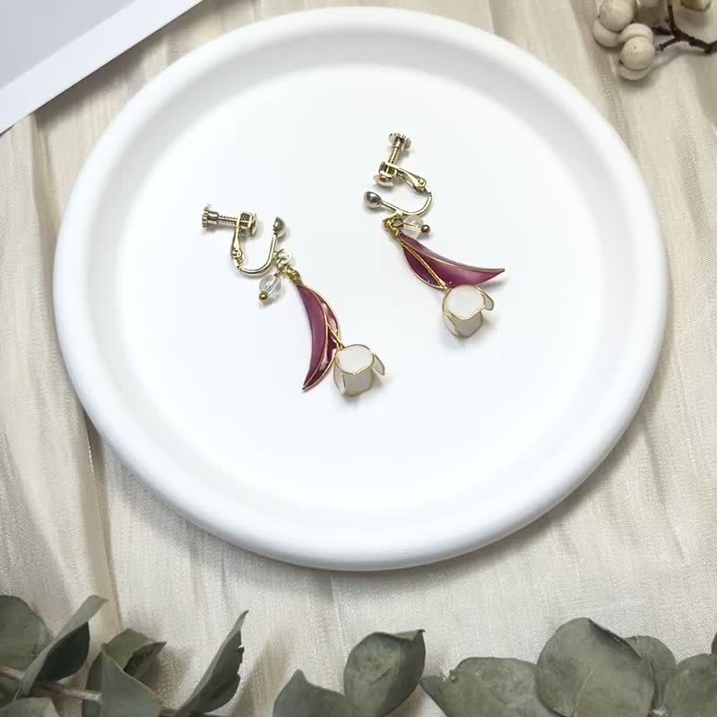 树叶与小白花/花朵耳环/无痛耳夹/树脂耳环/礼物 - 耳环/耳夹 - 树脂 红色