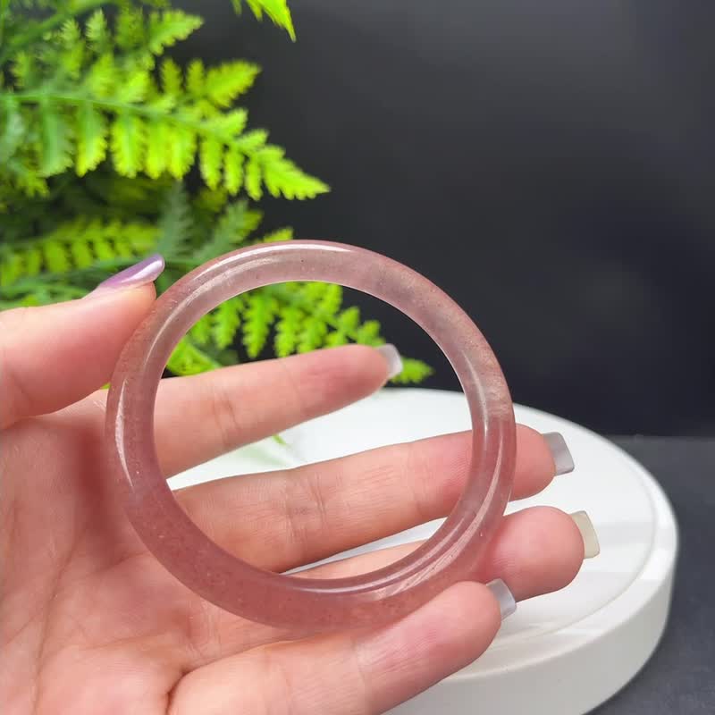 浅粉草莓晶手镯 55+MM 老料甜美星光圆条 红色水晶手环 提升气质 - 手链/手环 - 水晶 红色