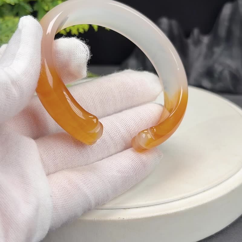 橘色开口玛瑙手镯 56MM 冰润起光雕刻猫爪 玉髓手环 保护舒缓富足 - 手链/手环 - 半宝石 橘色