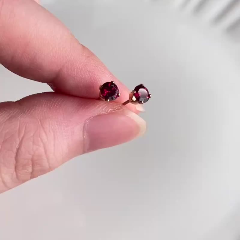 14KGF 印度玫瑰榴石 4mm耳钉 / 一月诞生石 - 耳环/耳夹 - 宝石 红色