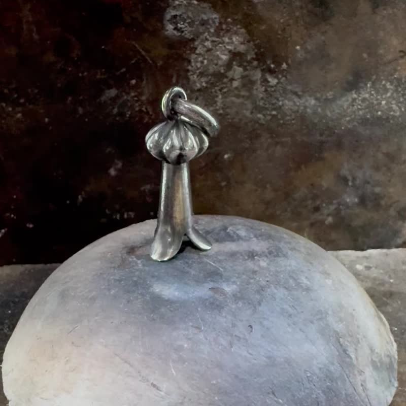 OOZEMETAL 手工银贝壳南瓜花吊饰 - 吊饰 - 银 