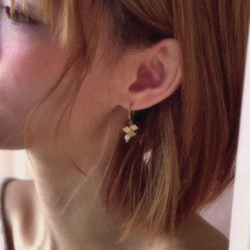 ONCE LITE | 暮光系 - RHOMBUS * 菱形 珍珠 黄铜耳环 - 耳环/耳夹 - 铜/黄铜 金色