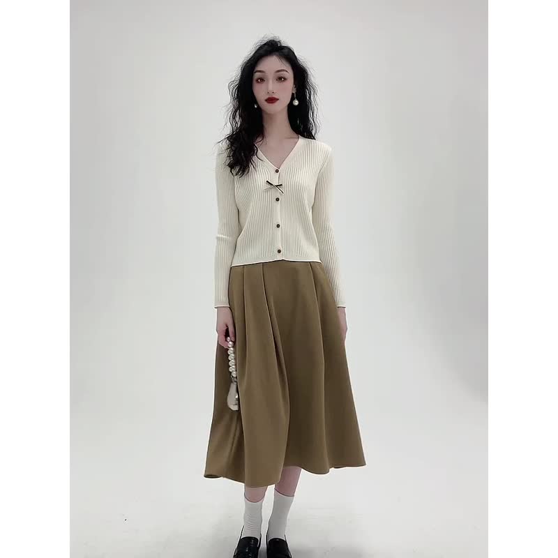 秋上新 蝴蝶结纯色v领条纹短款针织衫 - 女装针织衫/毛衣 - 聚酯纤维 
