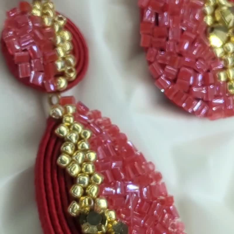 Fiolent earrings in coral red colour - 耳环/耳夹 - 其他材质 红色