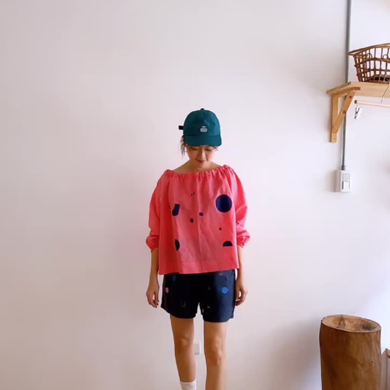 最后一件 草莓红手工制作印花抽绳绑带大平领上衣 - 女装上衣 - 棉．麻 红色