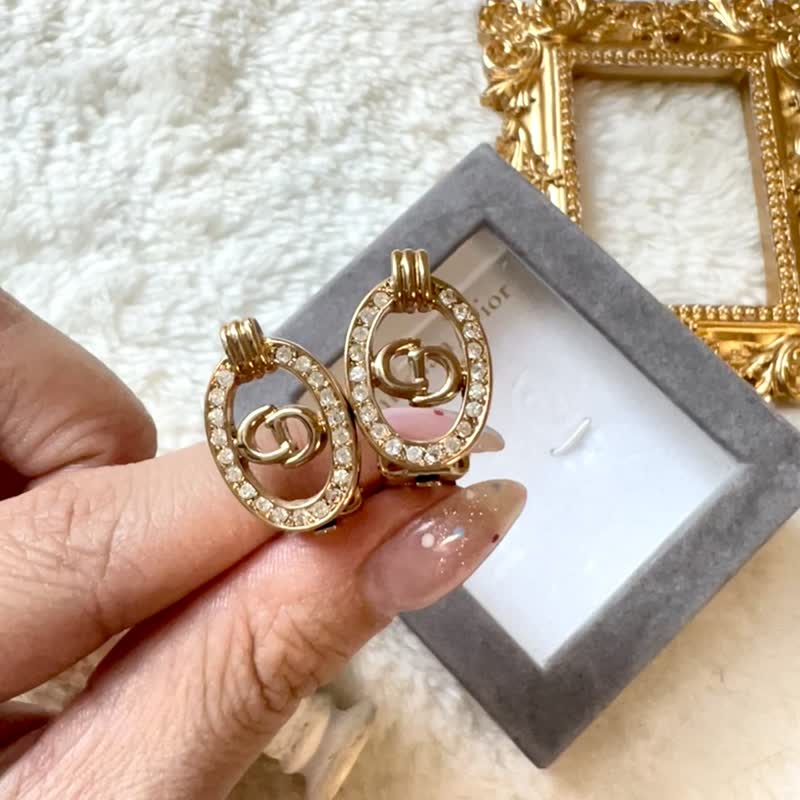 【日本中古】Vintage Dior 90-00年代 CD水钻椭圆形耳夹 原装盒附 - 耳环/耳夹 - 其他金属 金色