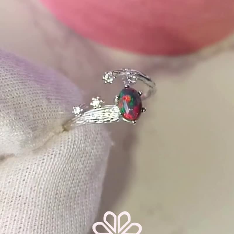 天然黑欧泊纯银戒指，戒台为纯银 925。 - 戒指 - 纯银 黑色