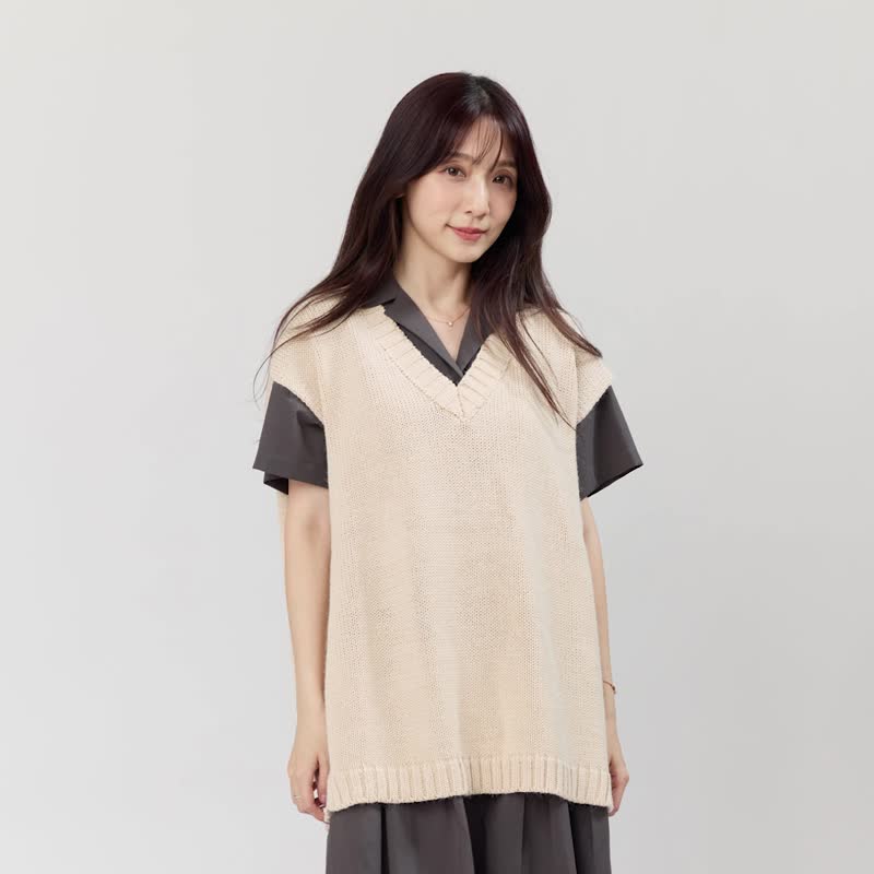 Denise V領小岔寬版背心/奶茶 - 女装针织衫/毛衣 - 其他材质 卡其色