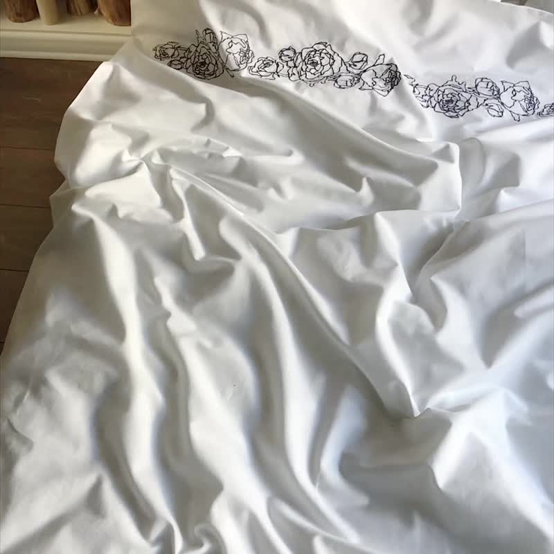 白色被套组：100% 纯棉缎面寝具，刺绣牡丹花卉 - 寝具 - 棉 白色