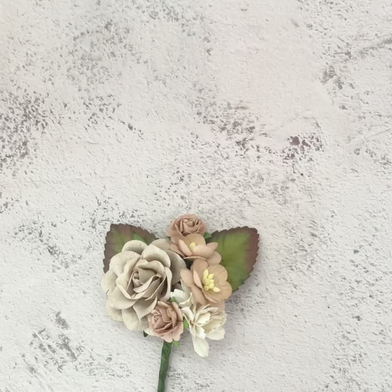 质朴中性花朵胸花、棕褐色和灰褐色纽带孔、婚礼配件 - 胸花/手腕花 - 纸 卡其色