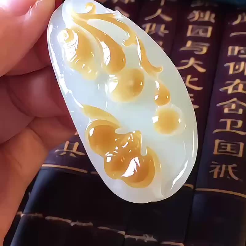 和田玉糖料 俏色 葫芦 蝙蝠 吊坠 寓意福禄如意 料子细腻 - 吊饰 - 水晶 