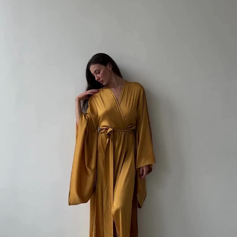 金色丝滑和服长袍 - 开叉设计 波西米亚风 - 居家服/睡衣 - 丝．绢 白色