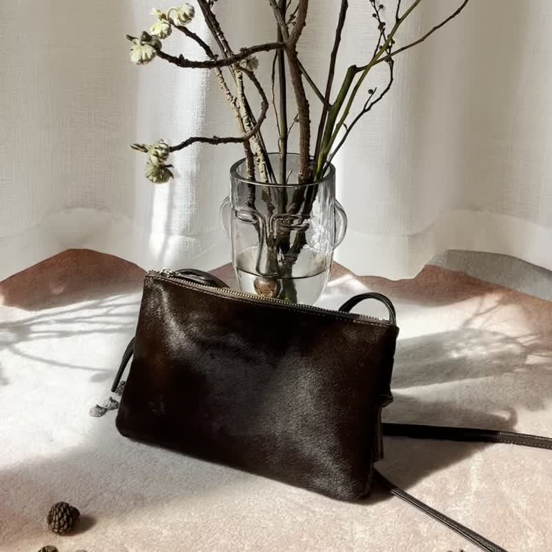【经典款回归】・高浓度可可啡・极简马毛拉链斜背包・Cacao - 侧背包/斜挎包 - 真皮 咖啡色