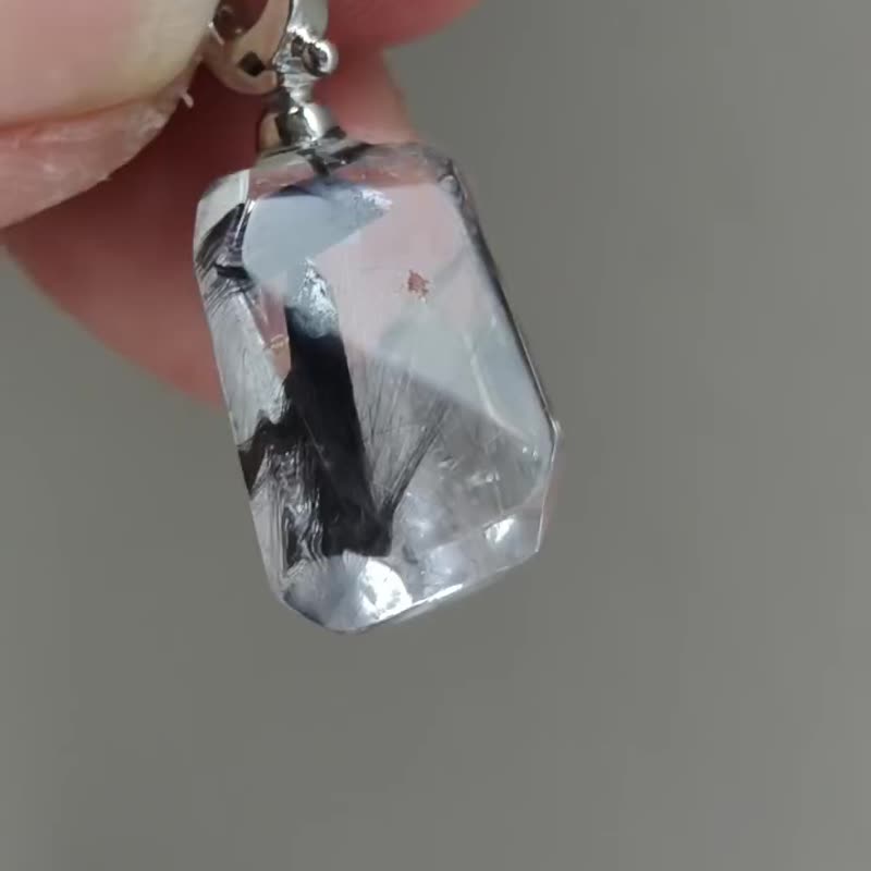 【Dream Crystal Art】冷冽锋芒 - 手工微镶黑银钛吊坠 (附银链) - 项链 - 半宝石 透明