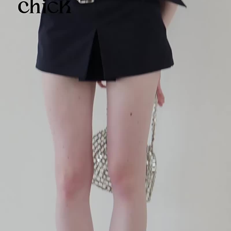 藏青色 金屬腰帶低腰壓褶迷你裙 防走光短褲 - 裙子 - 其他人造纤维 蓝色