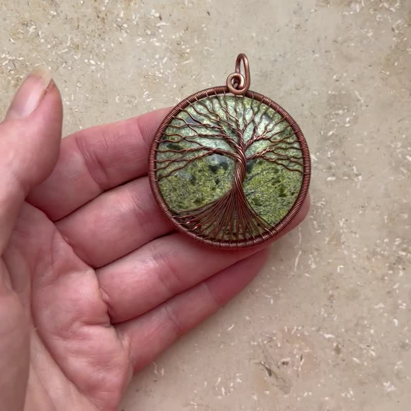 Serpentine Pendant Copper Wire Wrapped Necklace HandmadeTree Of Life Jewelry - 项链 - 半宝石 绿色