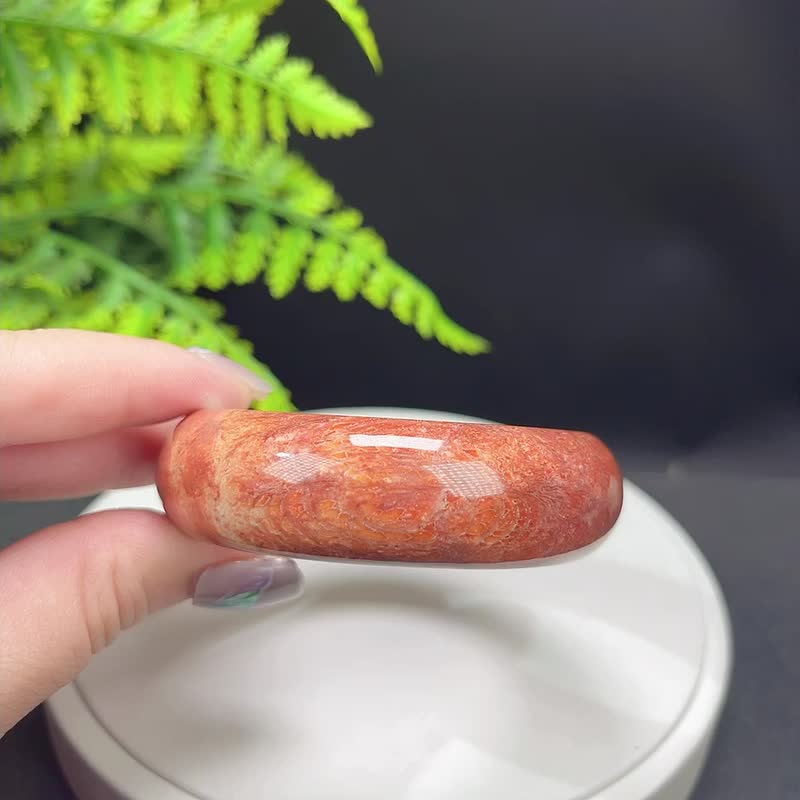 优质珊瑚玉手镯 58MM 冰润高瓷玉化 橘白渐变凤尾纹 灵动雅致招财 - 手链/手环 - 半宝石 