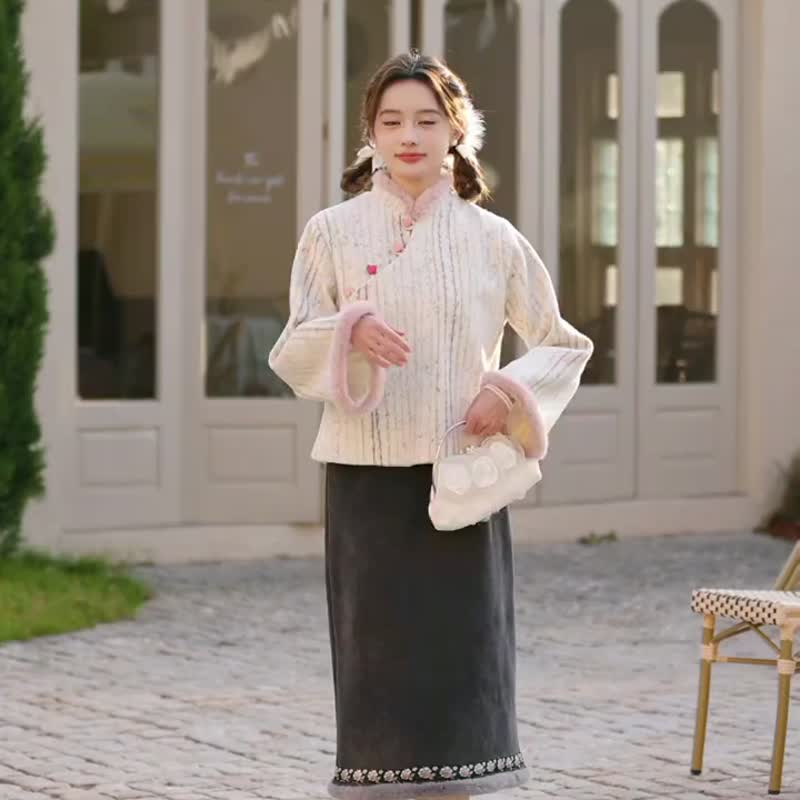 杏色條紋 中式加絨可愛桃心紐扣上衣 新中式中秋春節改良旗袍 - 女装休闲/机能外套 - 其他人造纤维 黄色