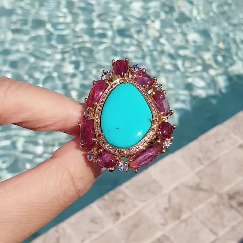 One of a kind ring! Turquoise ring surrounded by pink tourmaline and white topaz - 戒指 - 宝石 蓝色