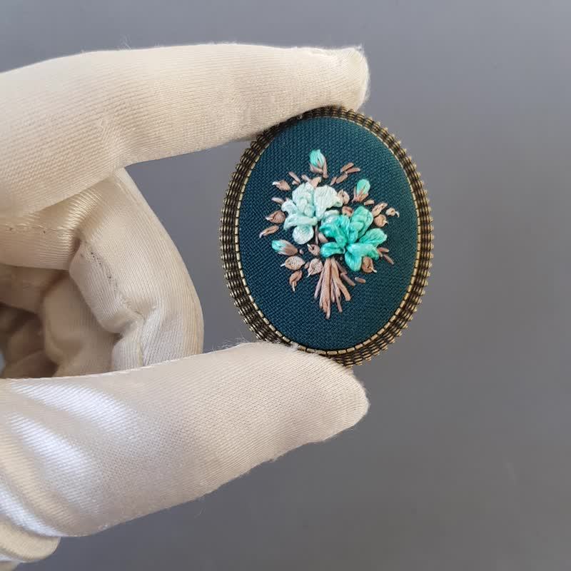 丝带绣胸针，致赠她的精致礼物，刺绣饰品， - 胸针 - 丝．绢 绿色