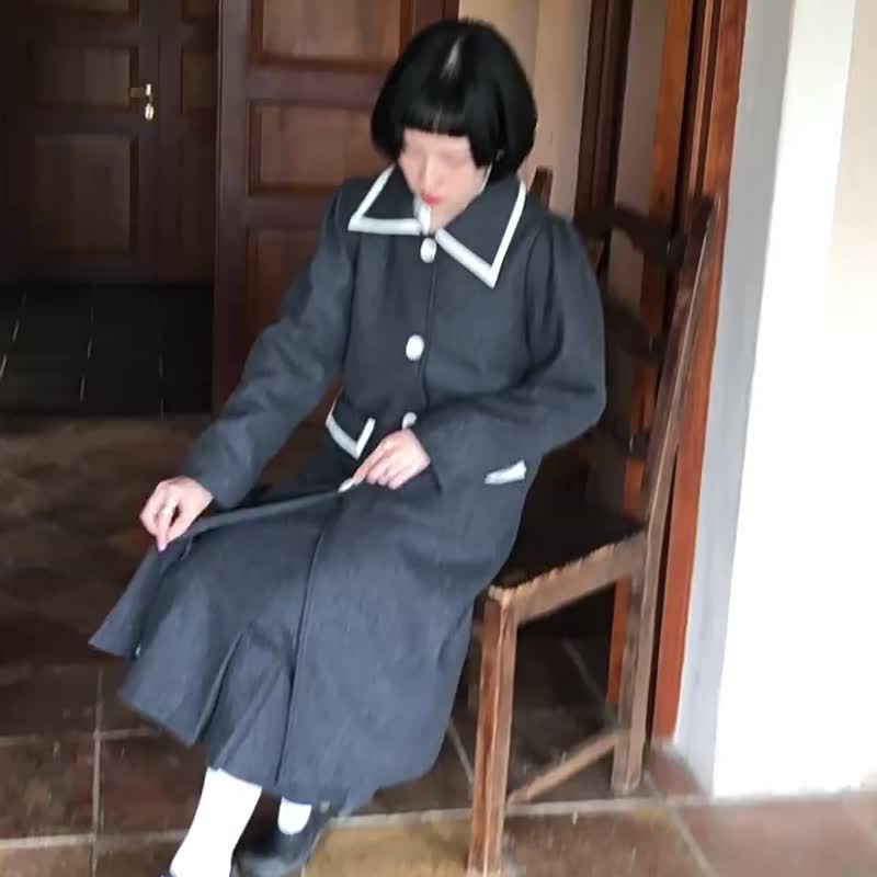 復古灰色 30%羊毛極簡撞色裝飾大衣 肩部泡泡袖長款秋冬外套 - 女装休闲/机能外套 - 羊毛 灰色