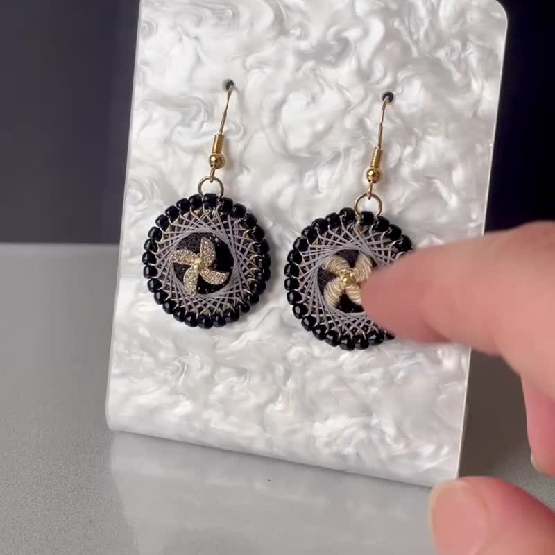 希望之语耳环 - 希望之语 手工 耳環 イヤリング 贈り物 刺繡 - 耳环/耳夹 - 绣线 黑色