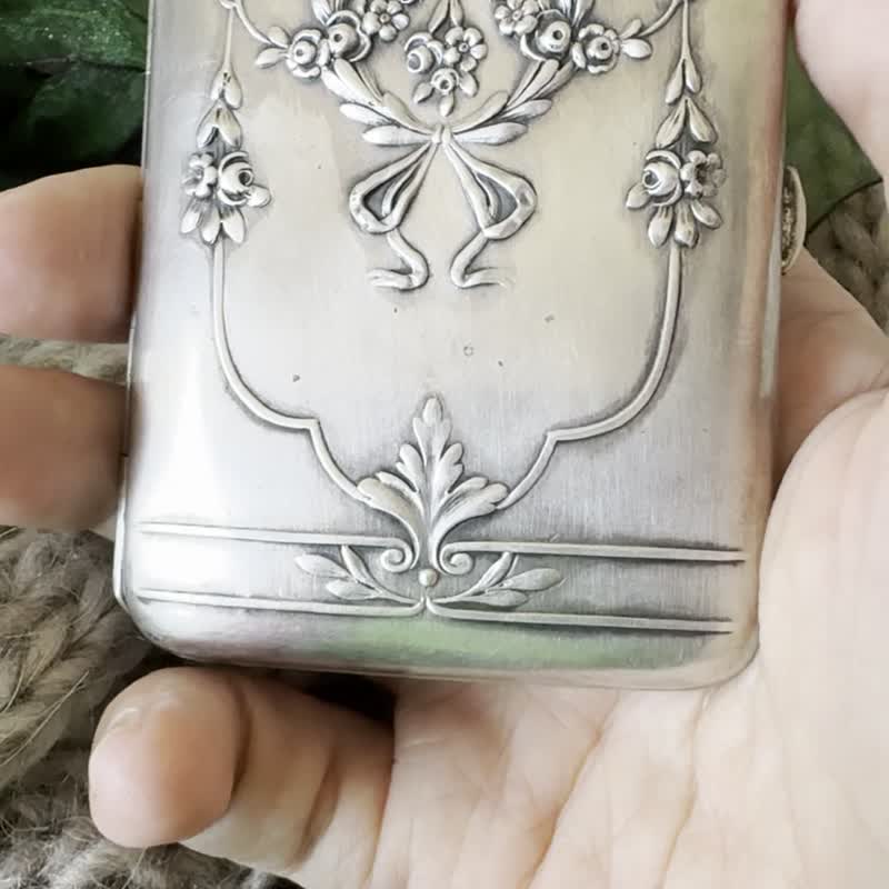古董法国1920纯银800蝴蝶结雕花菸盒药盒卡片盒  W912 - 零钱包 - 其他金属 银色