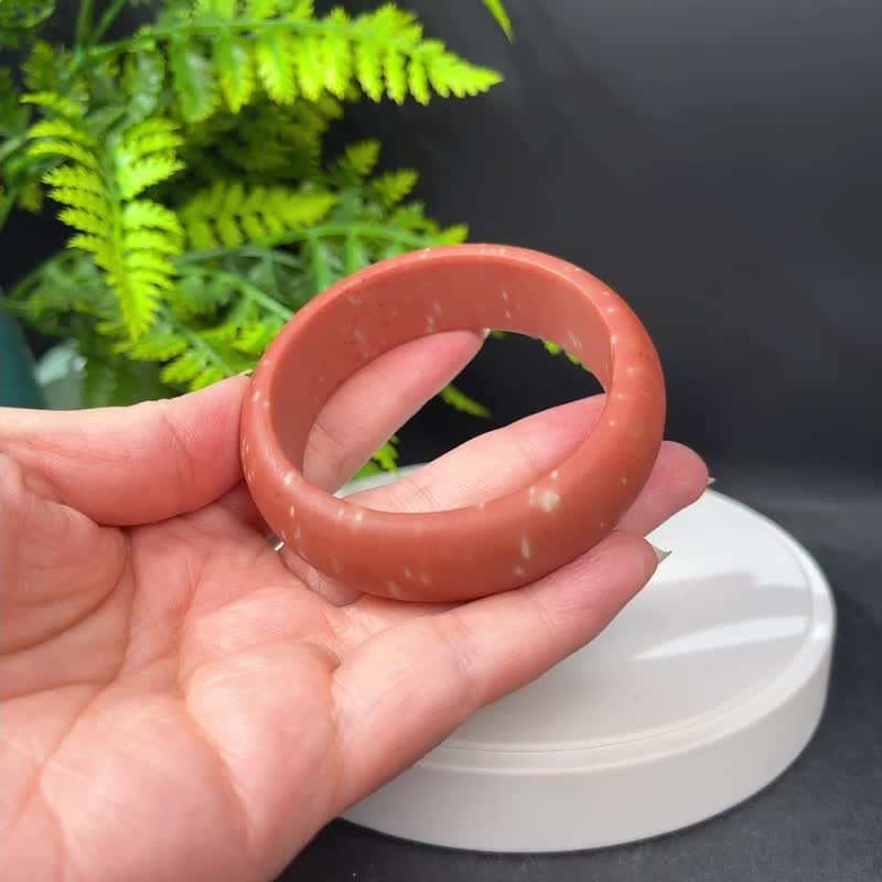 独特 南红玛瑙伴生矿手镯 56MM 哑光橘红朱砂点 自由创造减压纳财 - 手链/手环 - 半宝石 