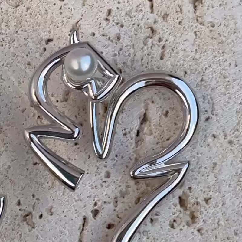 驰光-生肖马珍珠纯银耳钉・马年限定设计 - 耳环/耳夹 - 纯银 