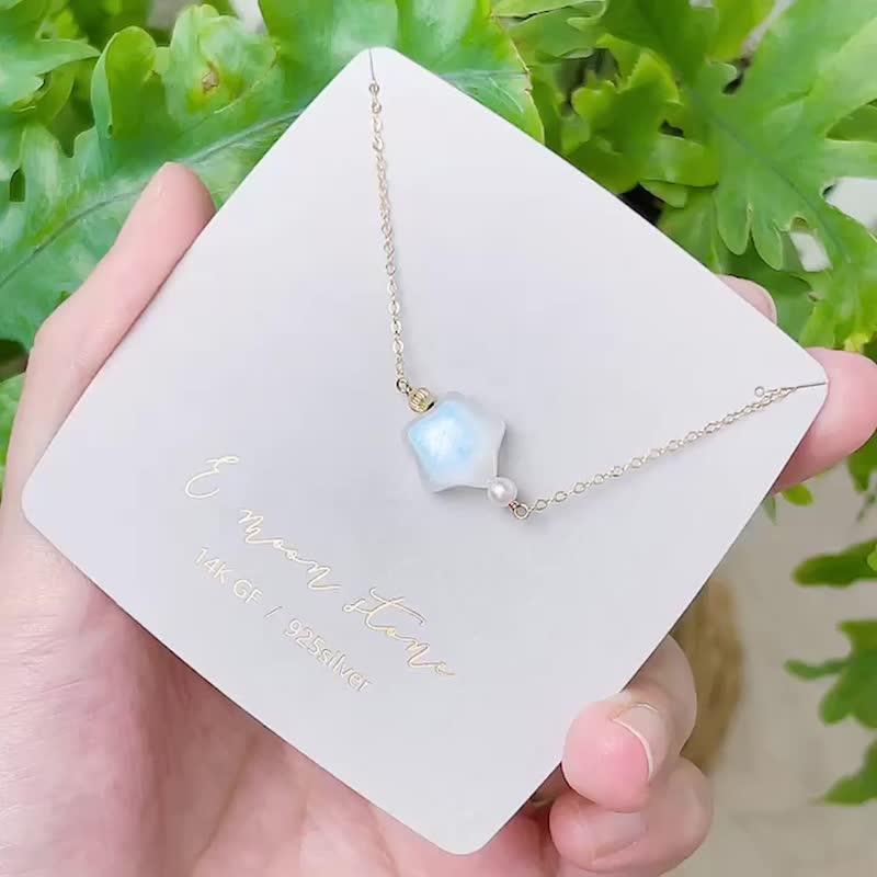 把情绪交给月光 /  胖嘟五芒星星 蓝晕天然月光石锁骨链 14K 注金 - 项链 - 水晶 白色