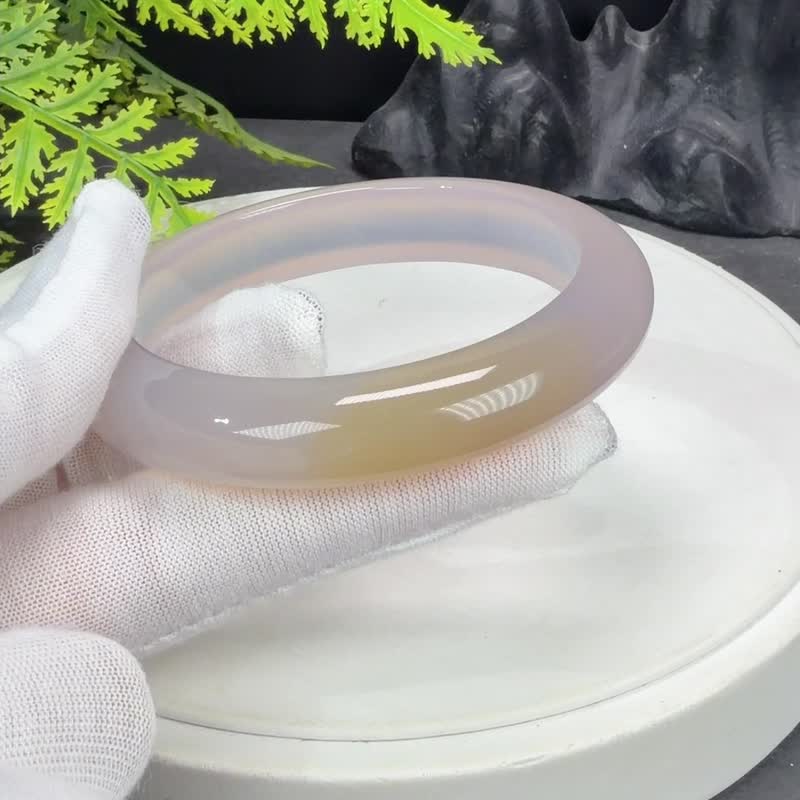浅紫玛瑙手镯 56+MM 高冰透起光干净 飘一口糖 鸿运当头 温婉平静 - 手链/手环 - 半宝石 紫色