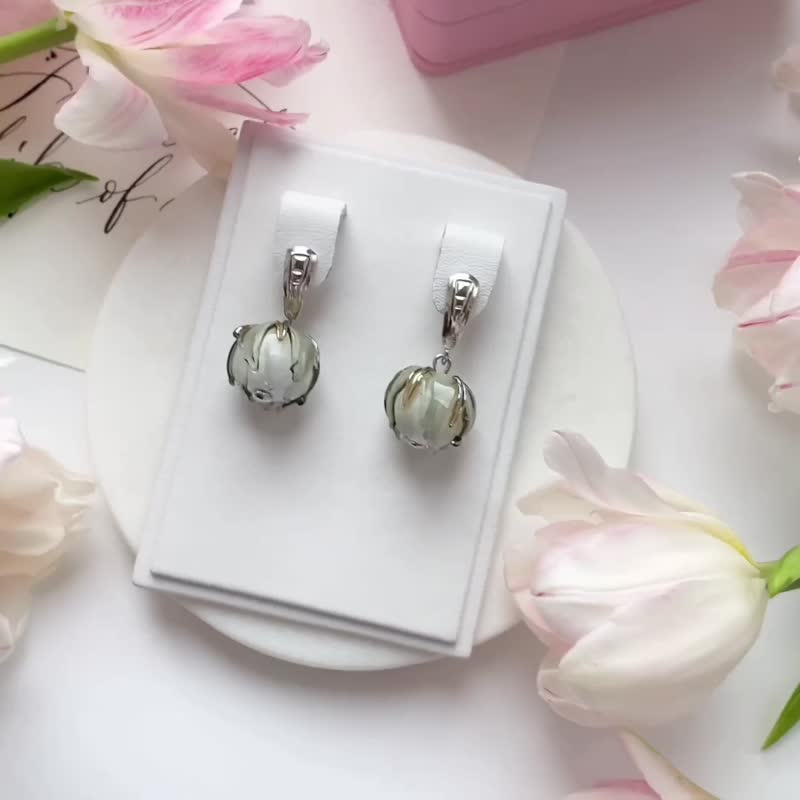 女士银制手工花朵饰品 / 手工可爱垂坠耳环 - 耳环/耳夹 - 纯银 灰色