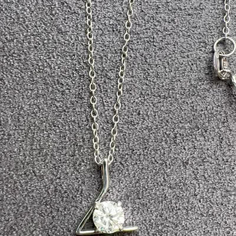 光之轨迹 0.5ct 莫桑钻几何纯银项链 极简设计 锁骨 - 项链 - 银 