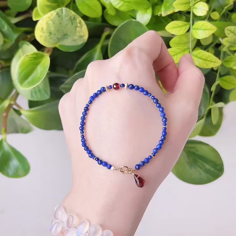 安静而有力量  /  浓郁靛蓝 顶级青金石手链 14K 注金 - 手链/手环 - 水晶 蓝色