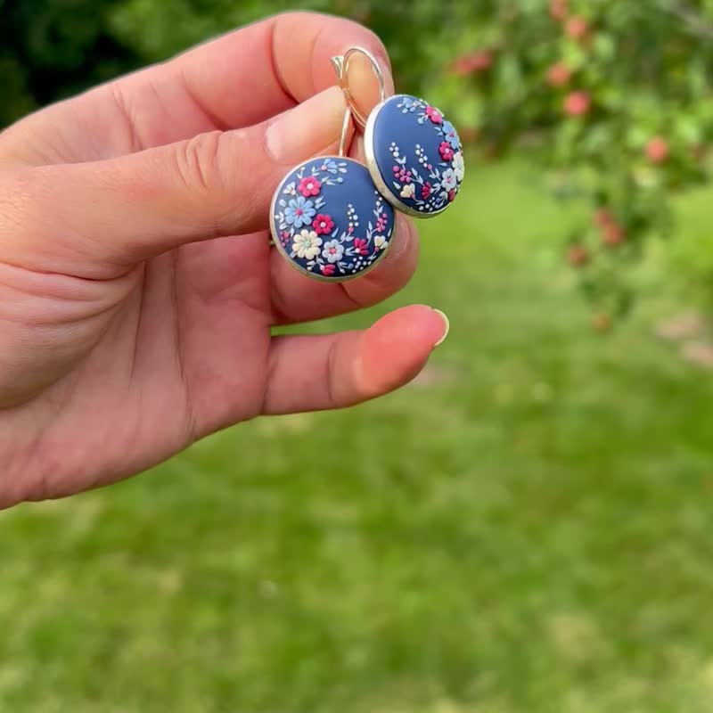 Blue Flowers Earrings Unique Polymer Clay Earrings Applique Floral jewelry - 耳环/耳夹 - 粘土 蓝色