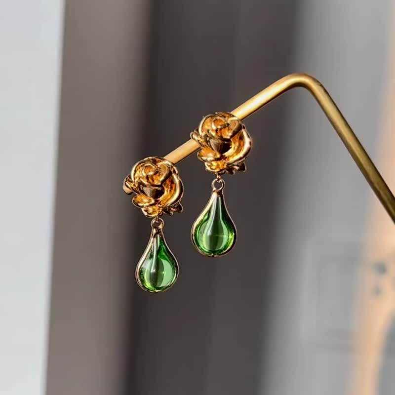秘密花园~原创设计小众绿色玫瑰花耳钉水滴蚊香耳夹高级感耳饰 - 耳环/耳夹 - 其他材质 绿色