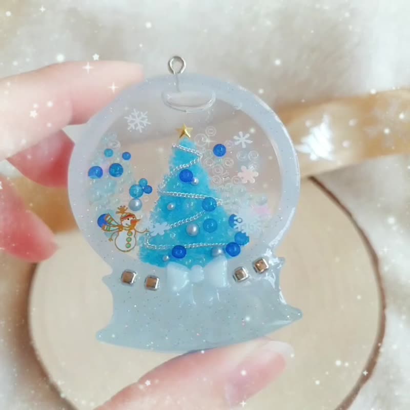 圣诞节 圣诞树 钥匙圈 吊饰 流沙 雪花 水晶球 夜光 圣诞礼物 蓝 - 钥匙链/钥匙包 - 树脂 蓝色