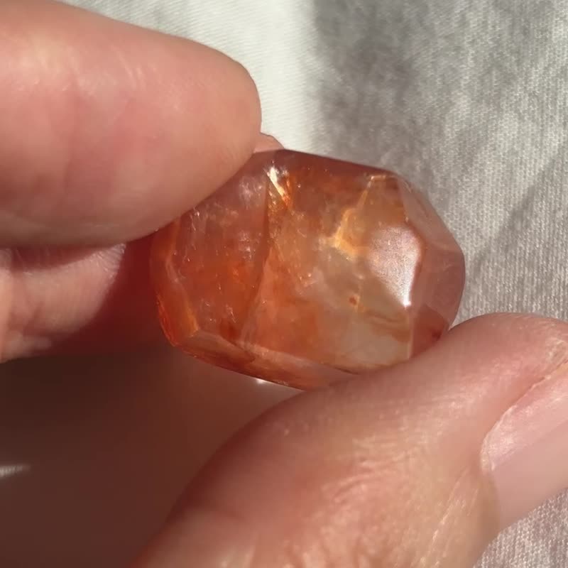 红胶花 随形 锦鲤红胶花 带彩 透亮 天然原石 雕刻  水晶  crysta - 摆饰 - 水晶 红色