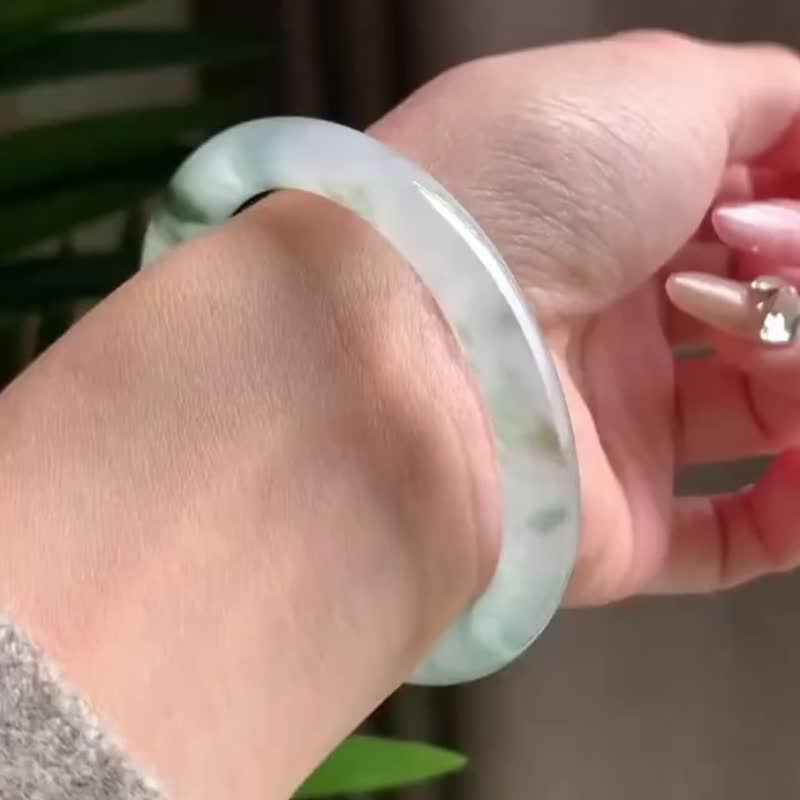冰种翡翠玉镯 天然翡翠 缅甸A玉玉镯 • 冰种洒金飘花翡翠贵妃镯 - 手链/手环 - 玉石 绿色