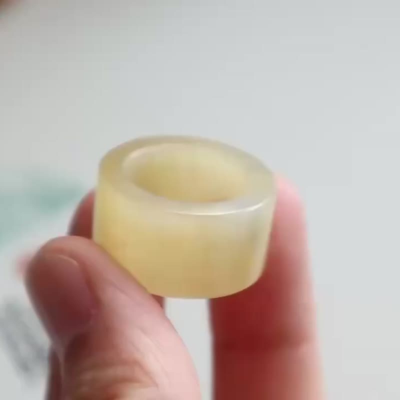 天然和田玉指环戒指 新疆糖料黄金糖色厚脂型细腻油润内径16.8mm - 戒指 - 玉石 