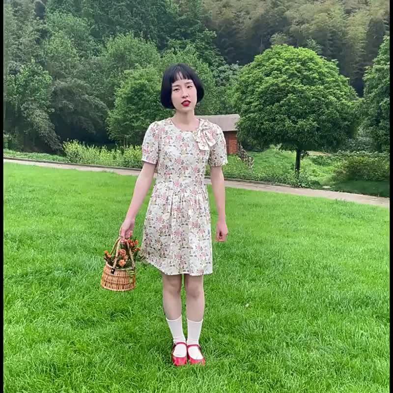 復古碎花 昭和花花法式復古少女蝴蝶結洋裝 碎花連身裙夏季短裙 - 洋装/连衣裙 - 棉 咖啡色