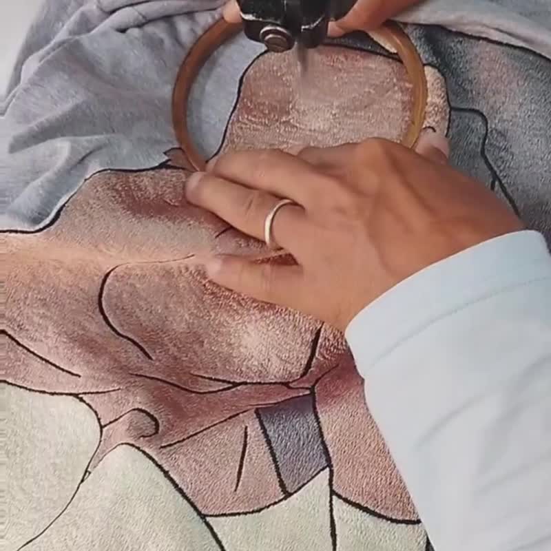 客製化親子似顏繪20吋大面積刺繡長袖頂級純棉T恤   職人手作親膚 - 女装 T 恤 - 棉 