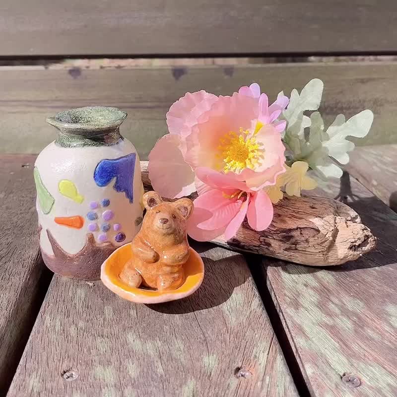 A Lu 萌熊陶花器/摆饰/礼物/手作手绘 原创仅此一件 - 花瓶/陶器 - 陶 多色