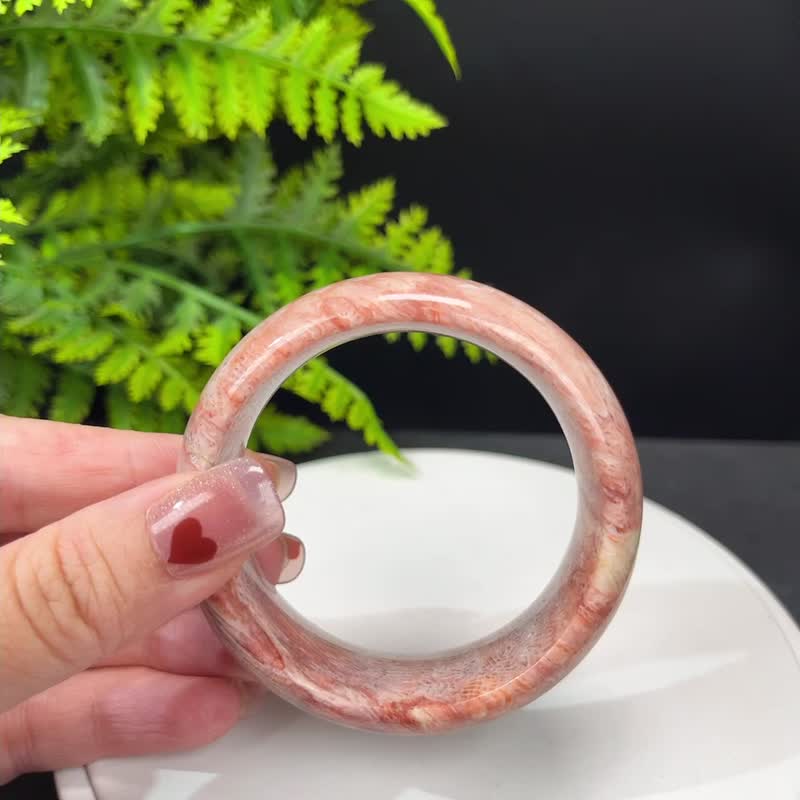 精品 珊瑚玉手镯 53MM 冰润高瓷橘粉雪花凤尾纹菊花玉手环 显气质 - 手链/手环 - 玉石 