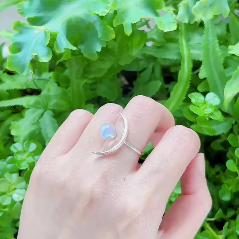 提升直觉 平静心灵 月亮纯银戒指 蓝月光石水晶 - 戒指 - 水晶 银色