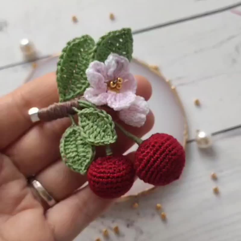 Cherry pin Crochet PATTERN PDF, 樱桃胸针, 樱花胸针, 红果别针 - 编织/刺绣/羊毛毡/裁缝 - 棉 红色