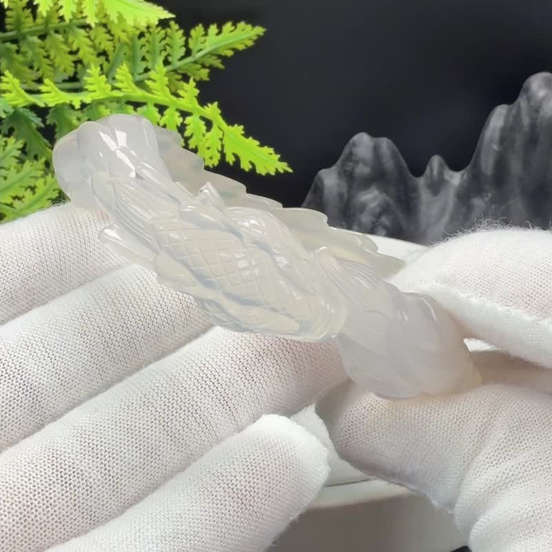浅香槟色玛瑙手镯 扭扭风格 衔尾龙手工雕刻 高冰起光净体 58+mm - 手链/手环 - 半宝石 