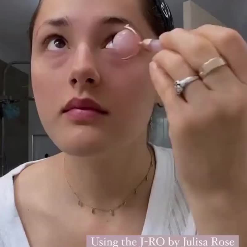 天然粉晶滚轮器 穴道按摩去水肿 澳洲JULISA 包金奢华版爱情 - 脸部按摩/清洁工具 - 宝石 粉红色