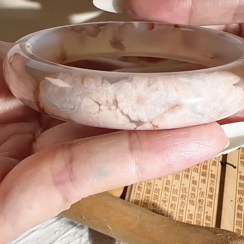 樱花玛瑙手镯 玛瑙手镯高冰飘红花牛血红水中花57/58 - 手链/手环 - 玉石 