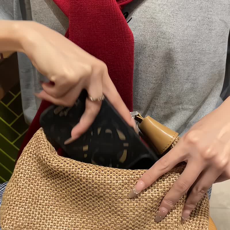 【隐藏式磁吸】張一嗚铝合金按键全磨砂防摔防刮iPhone17p-17pm - 手机壳/手机套 - 塑料 黑色